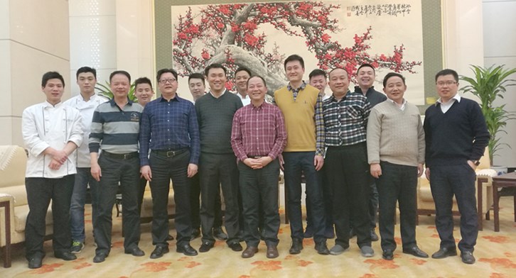 1490524064778875.jpg 学校领导陪同省商务厅刘厅长、呙巡视一行到北京人民大会堂看望实习学生_副本.jpg